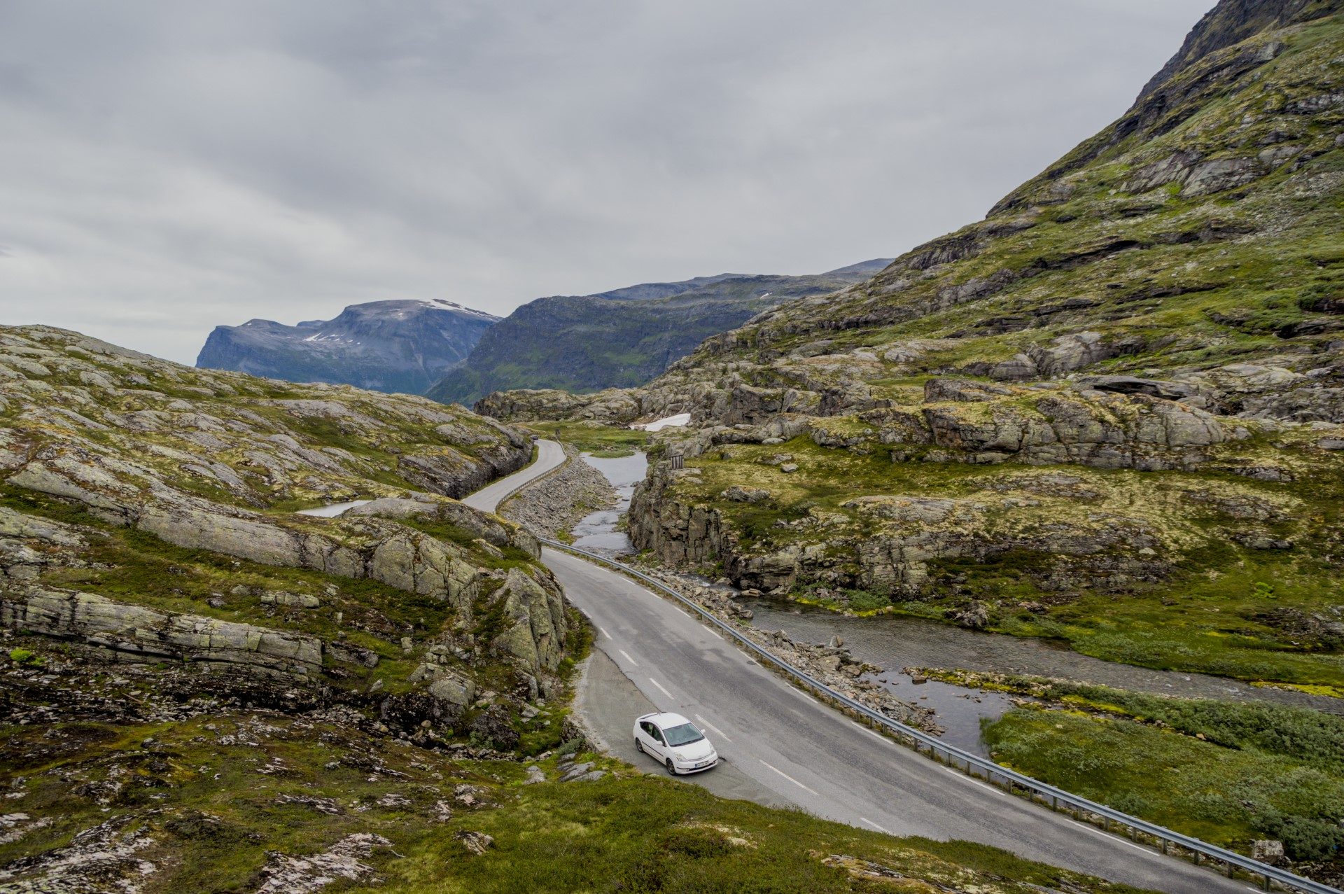Skandinavija road trip prelaz Ørnevegen Ørnesvingen Orlova cesta Norveška ledenik gorska cesta Geirangerfjord Geiranger fjord Eagle Road  