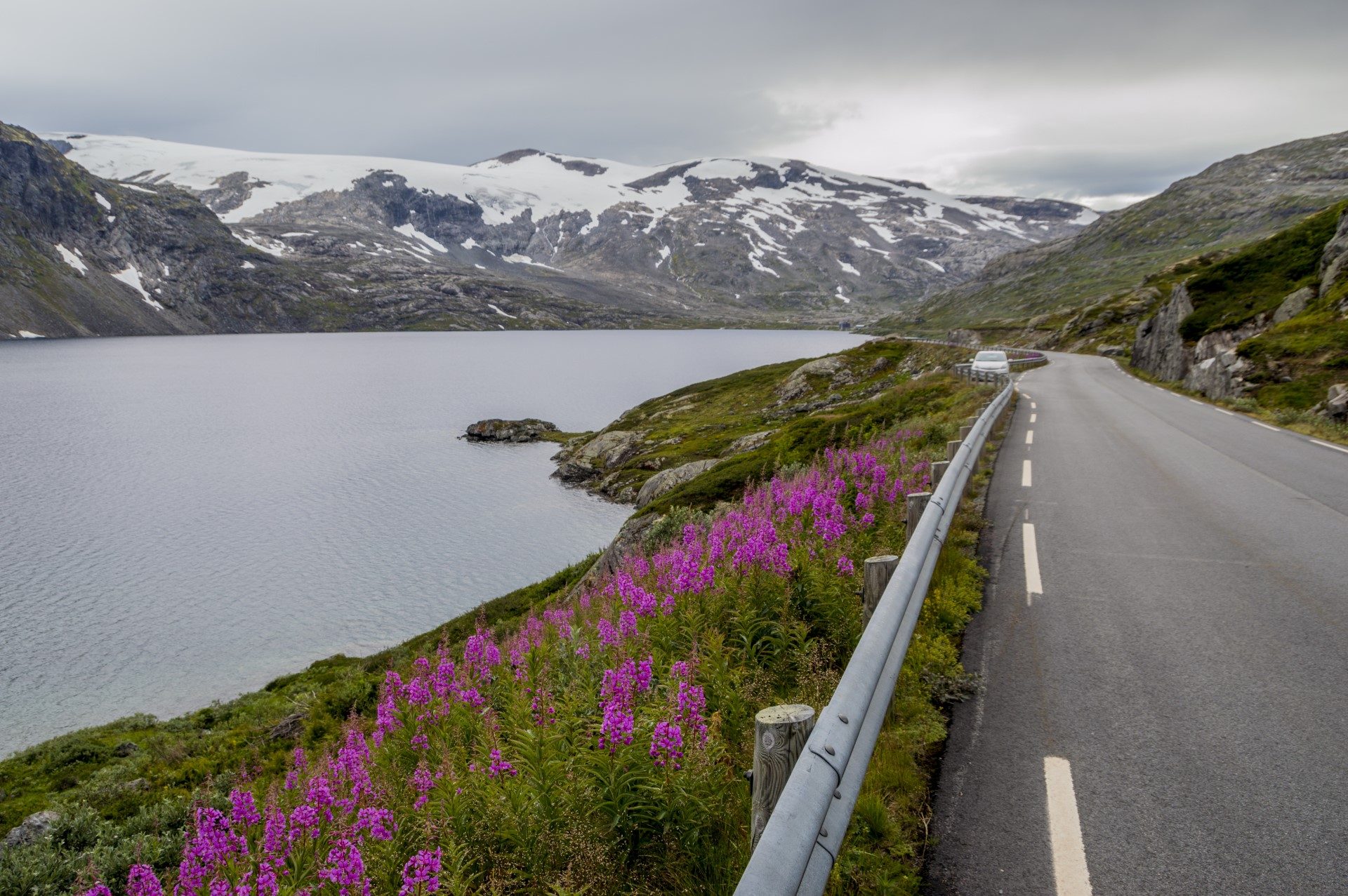 Skandinavija road trip prelaz Ørnevegen Ørnesvingen Orlova cesta Norveška ledenik gorska cesta Geirangerfjord Geiranger fjord Eagle Road  